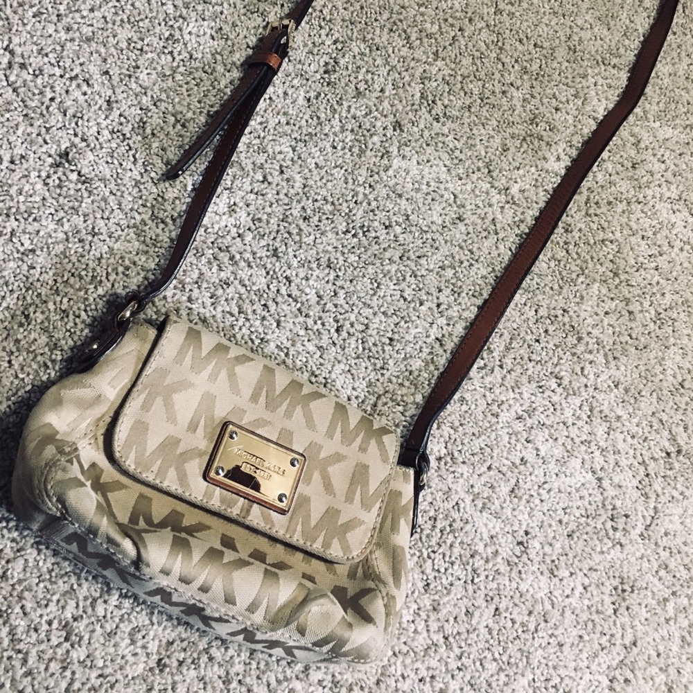 Michael Kors Crossbody Purse for Sale!! ✨